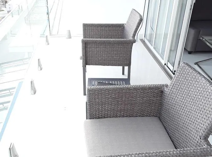 Apartament Front Port Line Sleeps 6 *