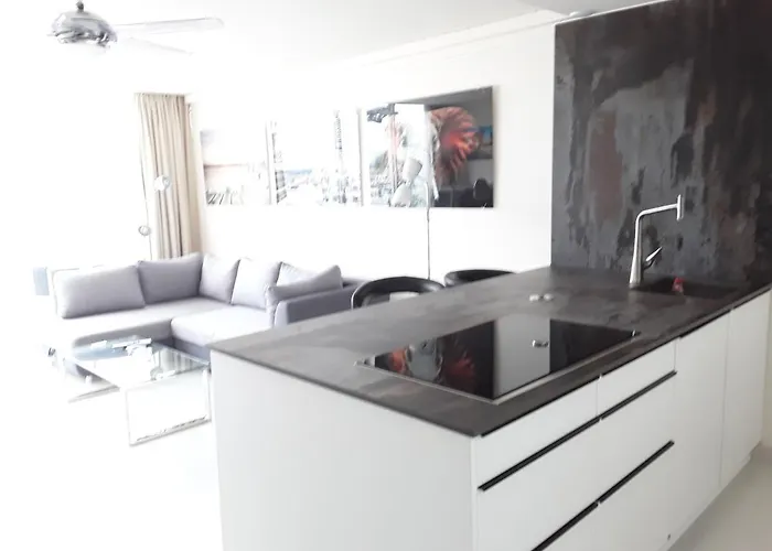 Apartament Front Port Line Sleeps 6