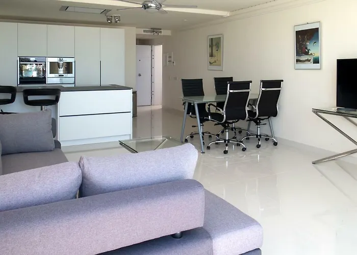 Apartament Front Port Line Sleeps 6 Marbella